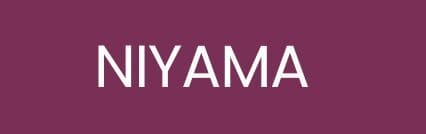 Texte "NIYAMA" sur fond violet.